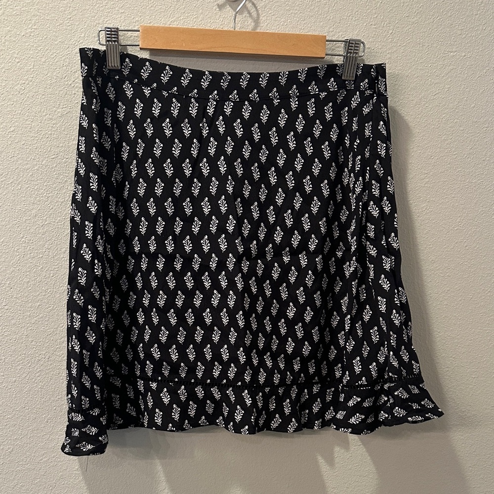 LOFT Black and White Mini Skirt for Casual Nights